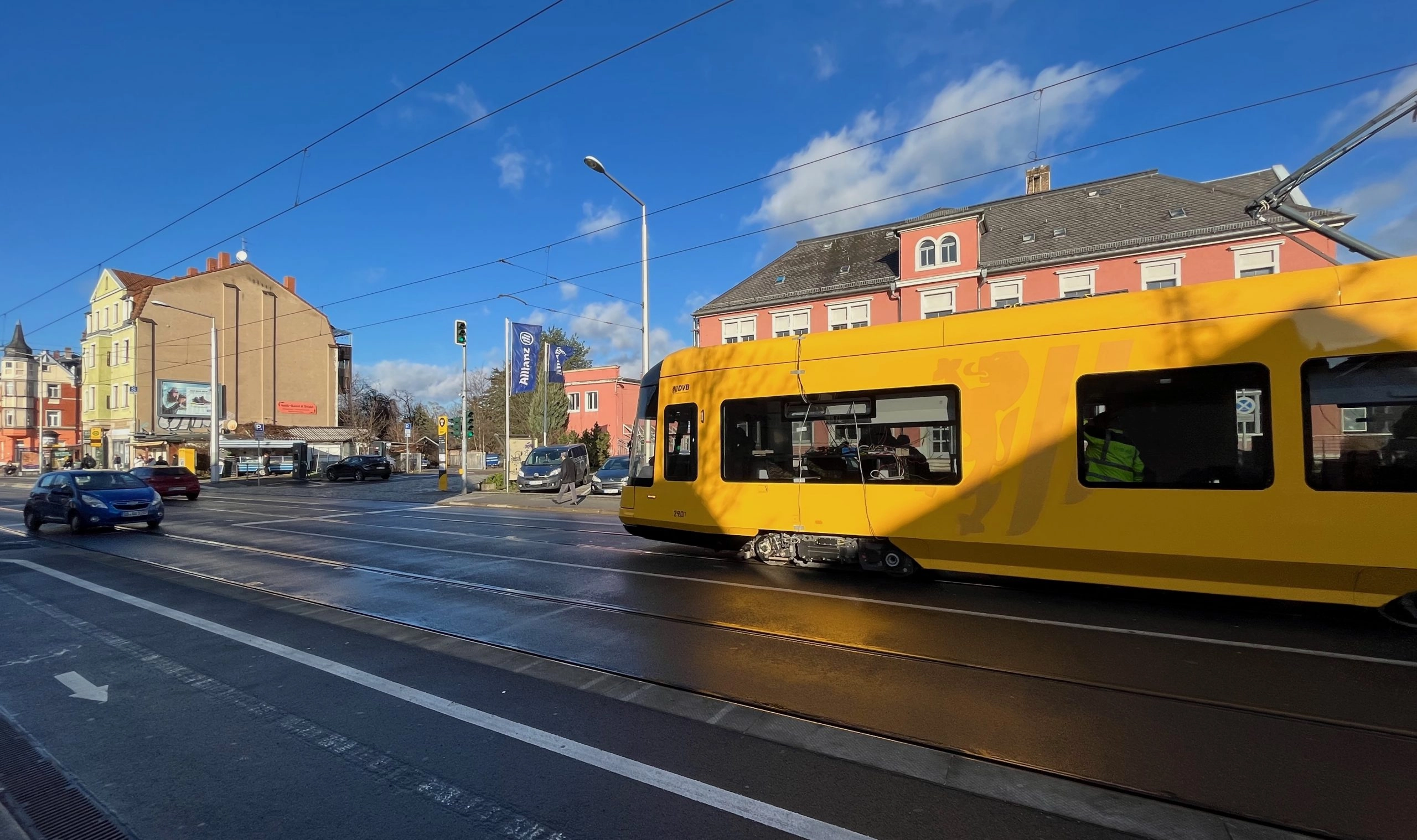 Die neue (breitere) Straßenbahn in Dresden