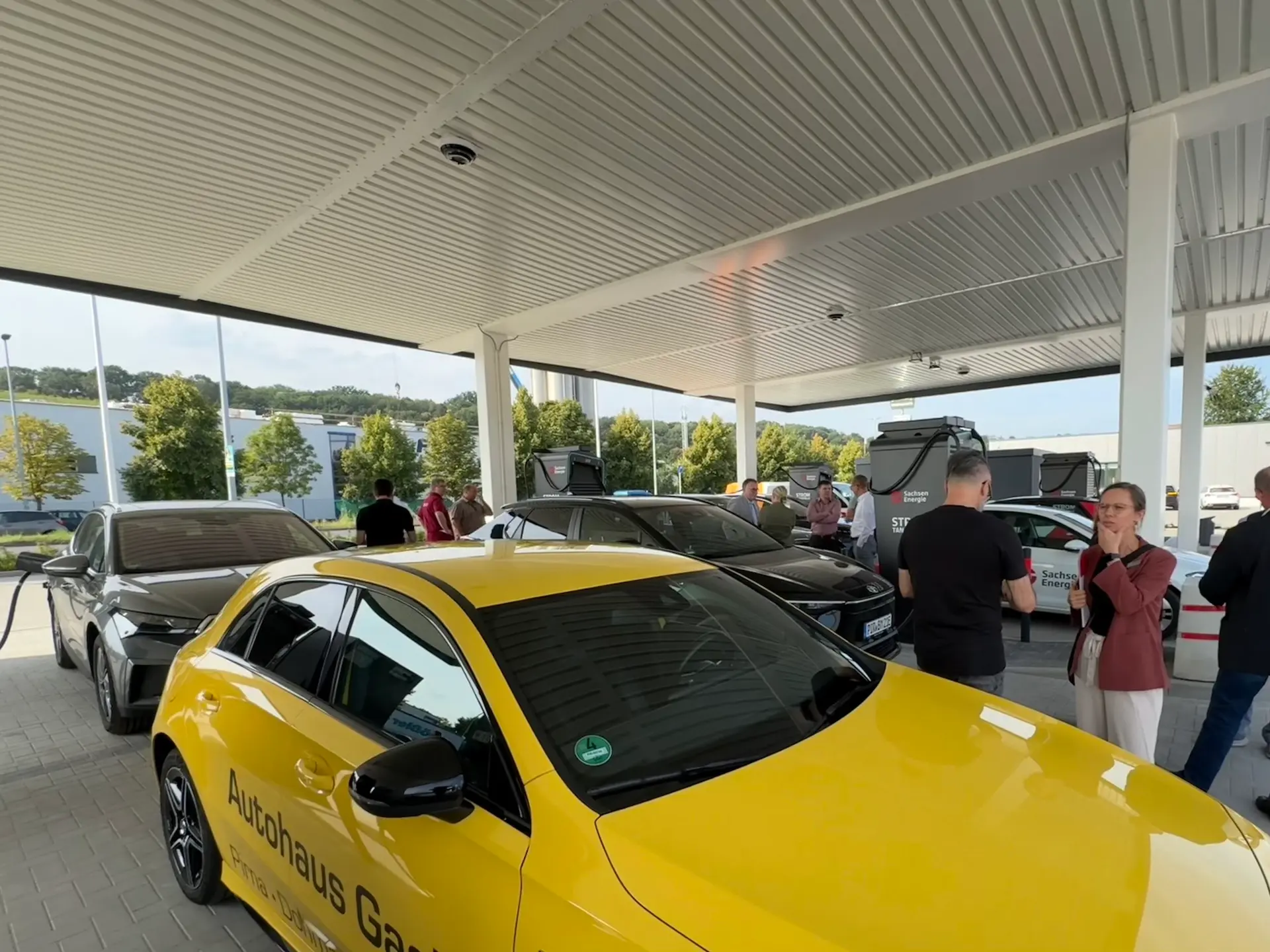 Bis zu 12 Fahrzeuge können zeitgleich aufladen.